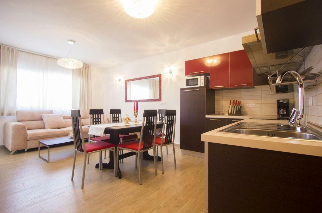 Paradise Lux Apartment โตรกีร์ ภายนอก รูปภาพ