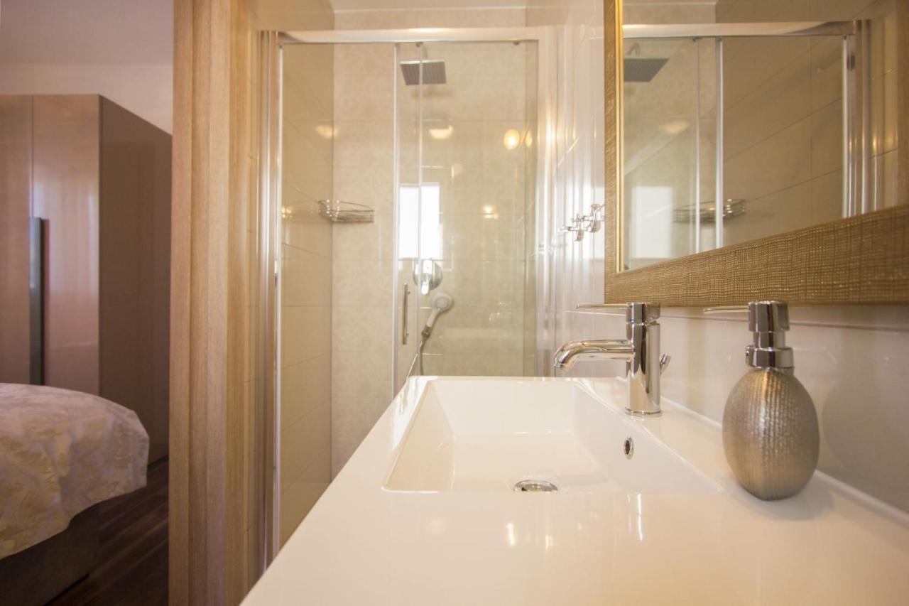 Paradise Lux Apartment โตรกีร์ ภายนอก รูปภาพ